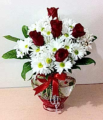 Kalp vazolu g�l ve papatyalar