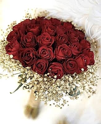 23 Adet K�rm�z� G�l Etraf� Cipso